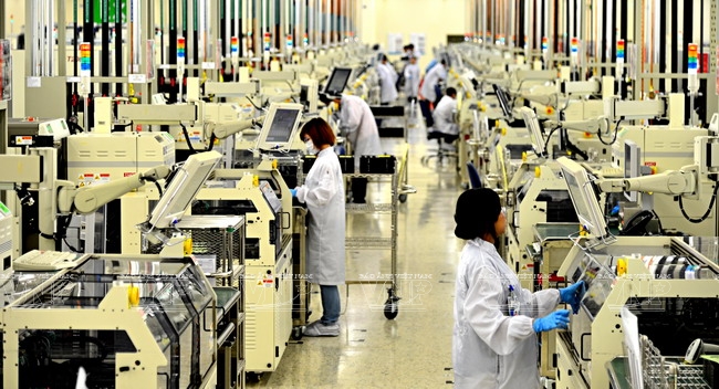 Tìm hiểu về quy trình giặt ủi trong môi trường phòng sạch điện tử