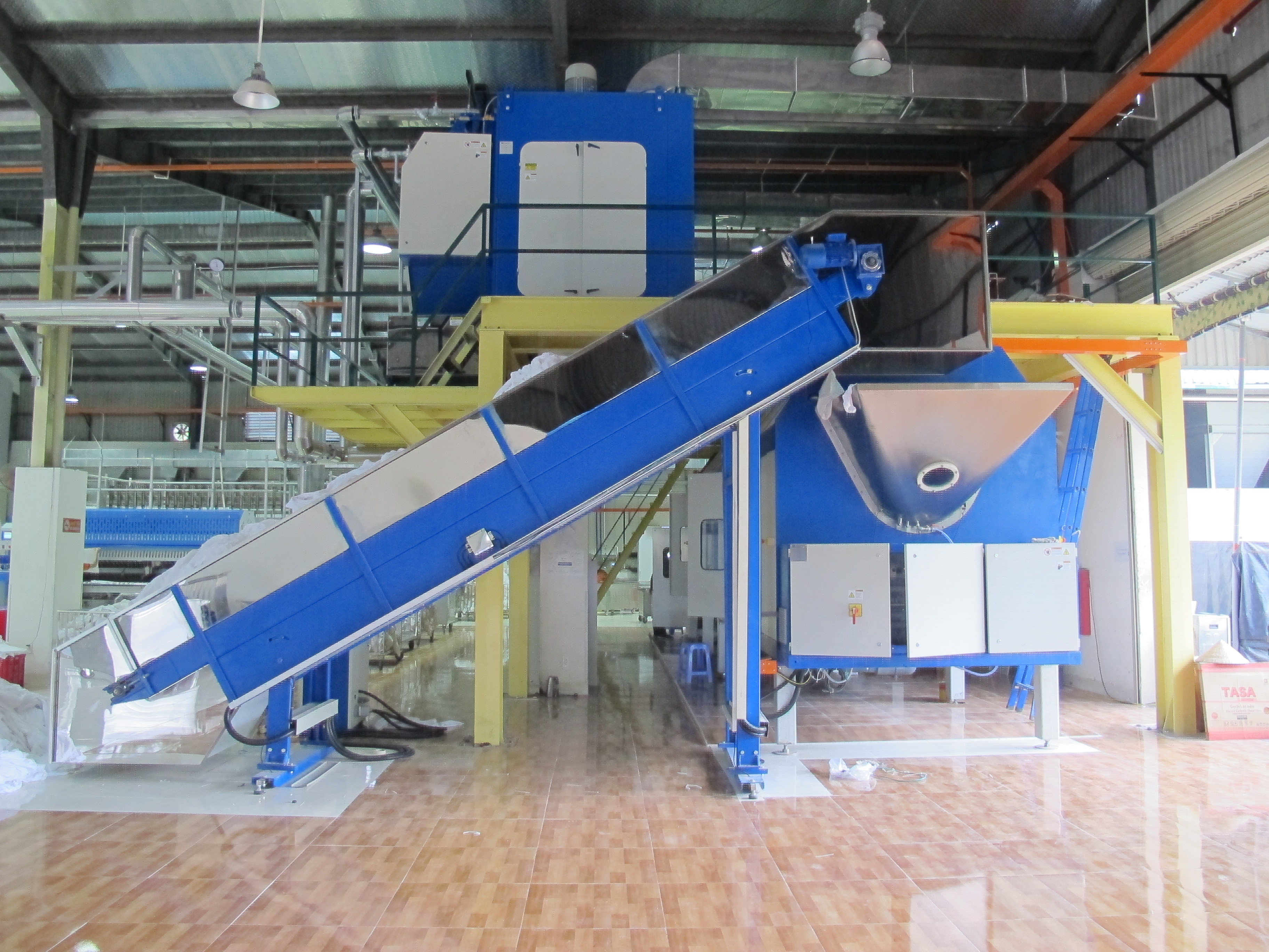 Máy giặt con rồng – hệ thống giặt ủi công nghiệp hàng chục tấn/ngày