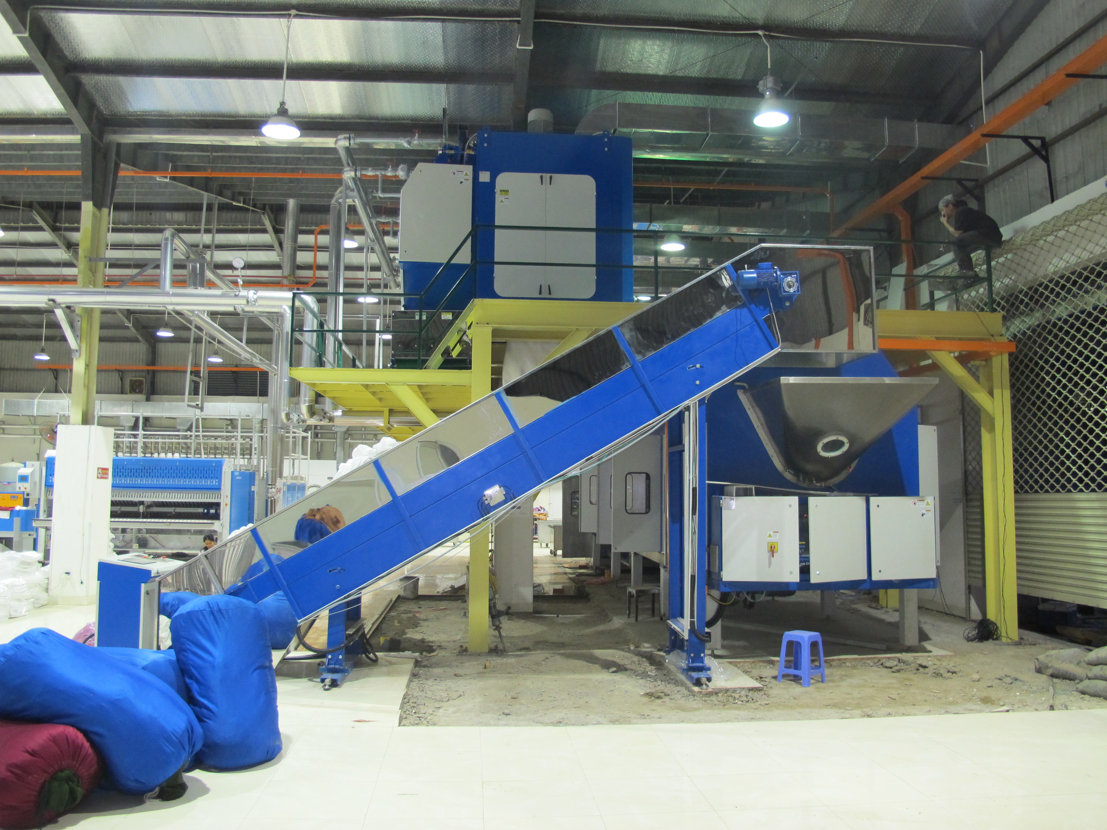 Máy giặt con rồng - Hệ thống giặt ủi chuyên nghiệp công suất hàng chục tấn trong ngày