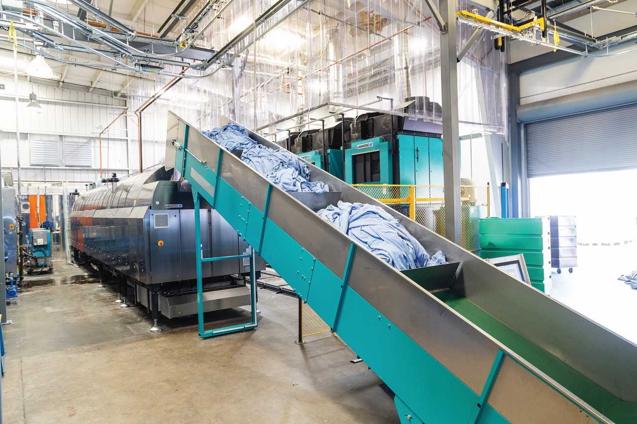 Nhà giặt công suất lớn hàng chục tấn/ ngày