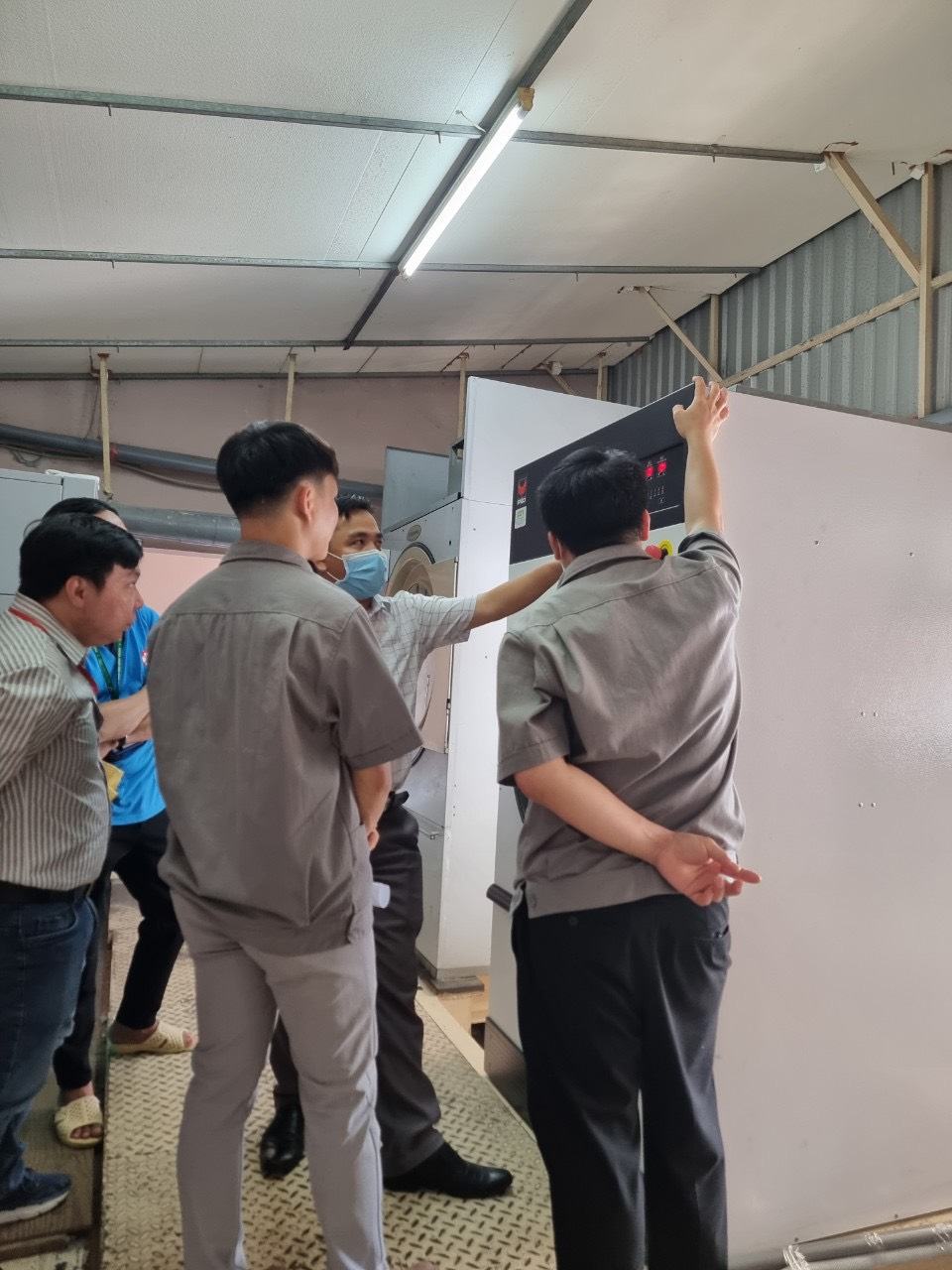 Bàn giao Máy giặt công nghiệp cho Bệnh viện Hồng Đức