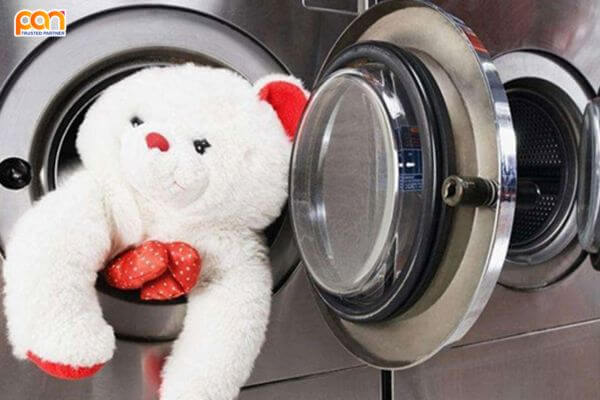 Có nên giặt gấu bông bằng máy giặt? Giặt gấu bông bằng máy giặt đúng cách