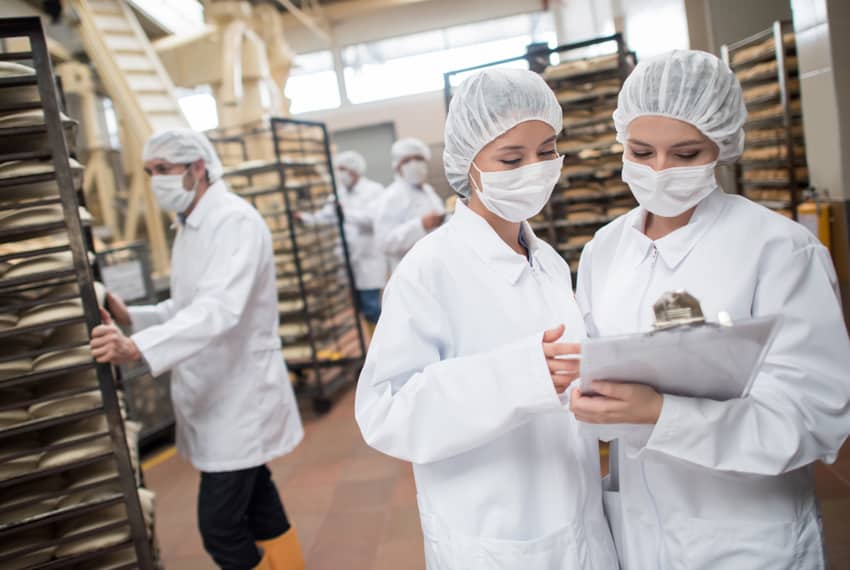 Nhà máy sản xuất có nên đầu tư máy giặt công nghiệp và máy sấy công nghiệp không?