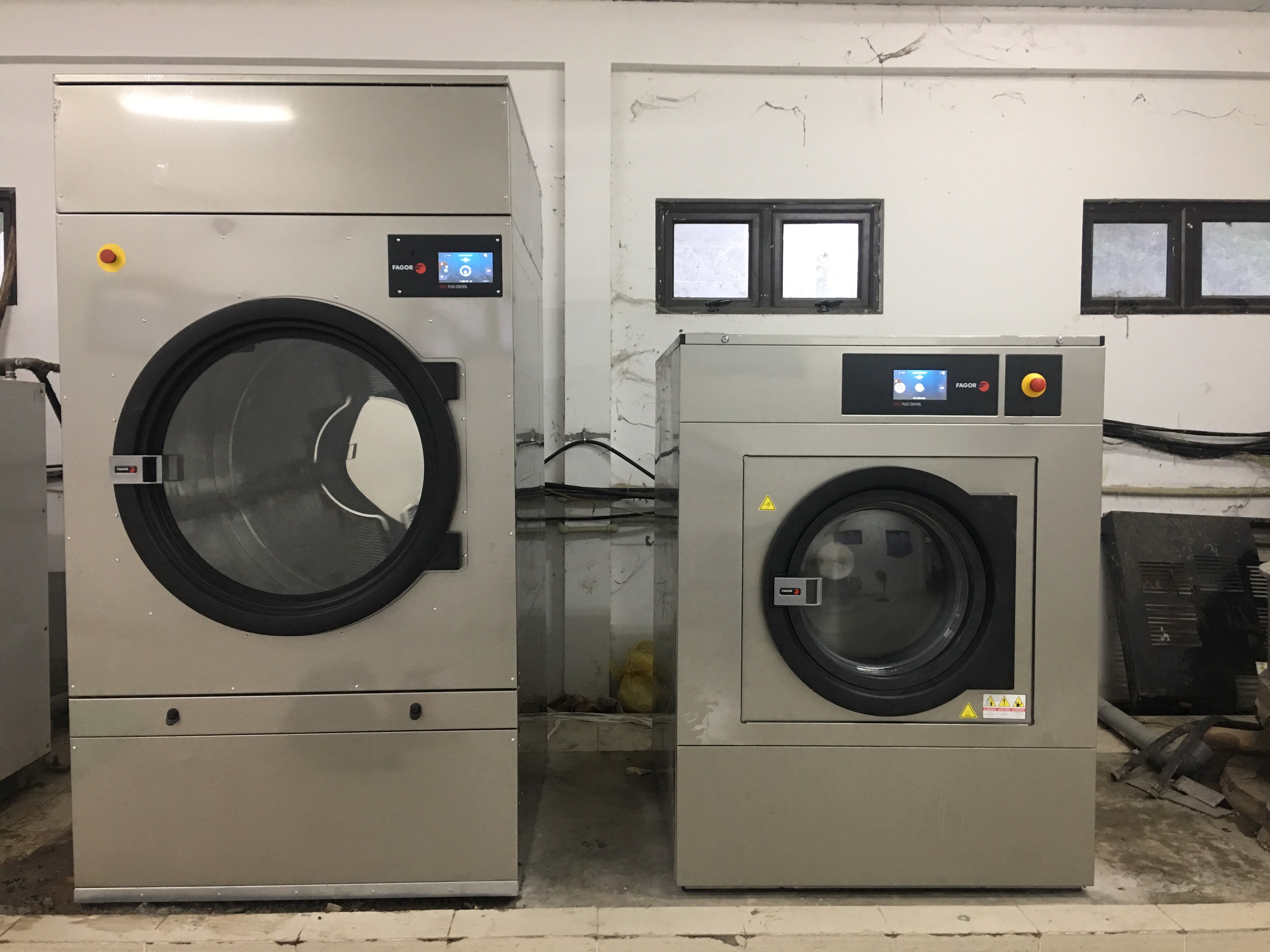 Máy giặt công nghiệp cho nhà máy – Giải pháp giặt ủi tiết kiệm, hiệu quả dài lâu