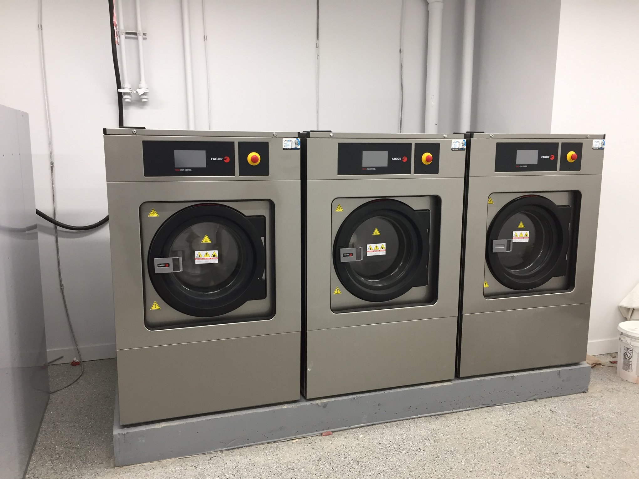 Phân biệt máy giặt công nghiệp Hardmount và Softmount – lựa chọn đúng để vận hành tối ưu