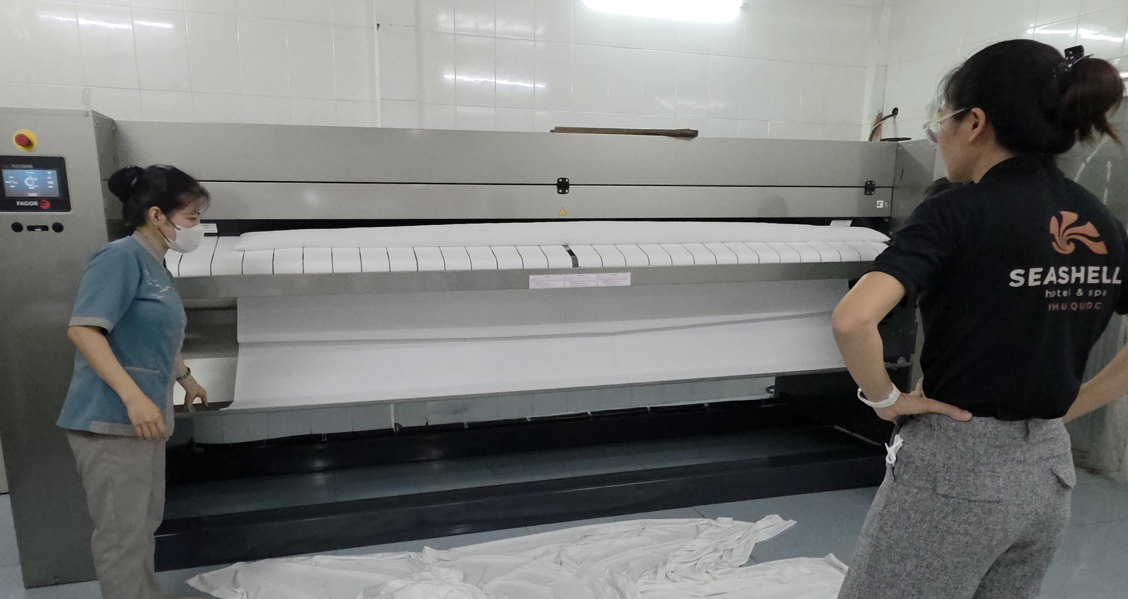 Hướng dẫn vận hành và chuyển giao máy ủi FAGOR PS-50/330 TP2E tại Đảo Ngọc, Phú Quốc