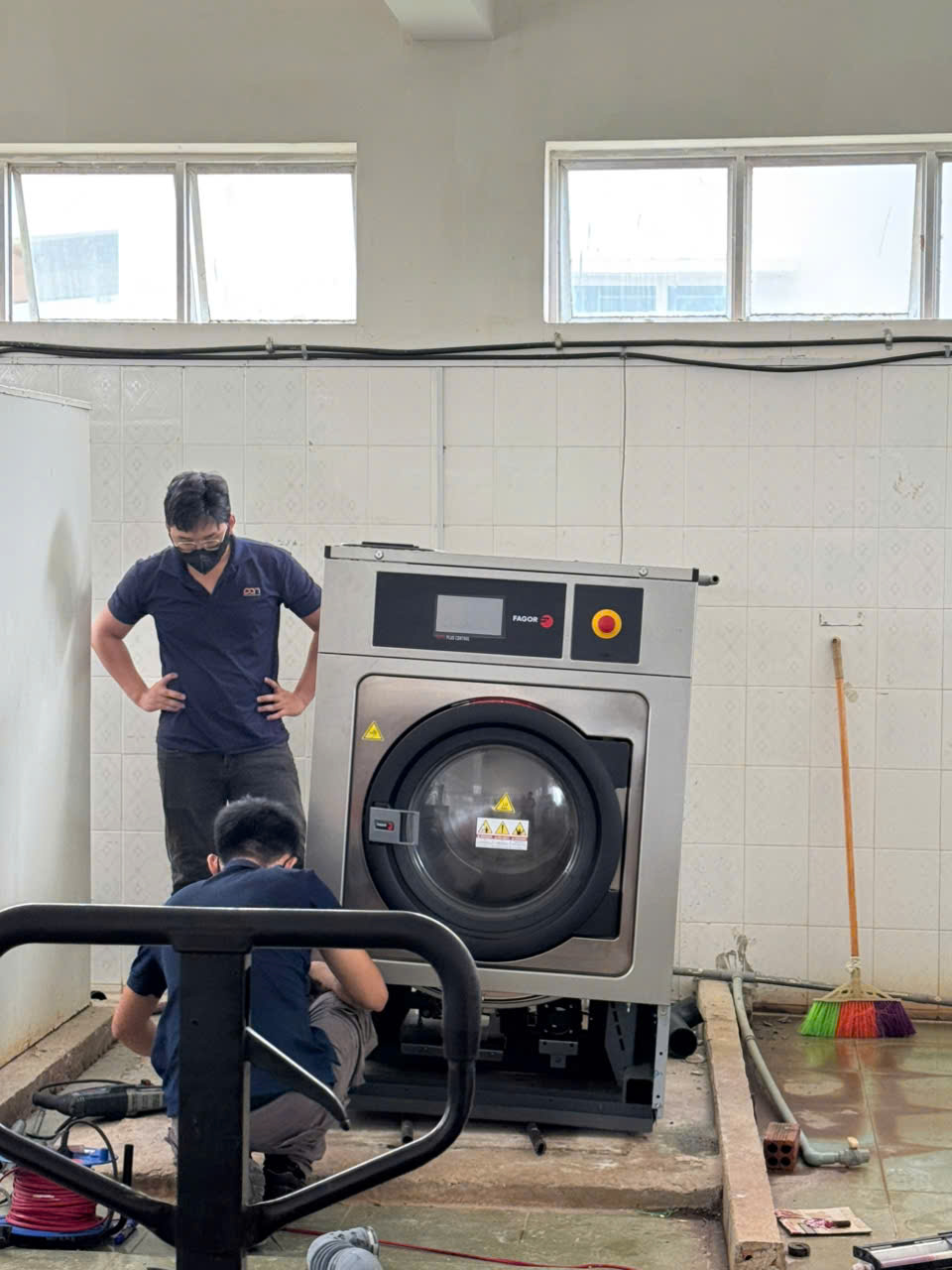 Installation and commissioning of Fagor industrial washing machine